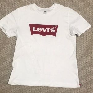 Levi’s t-shirt